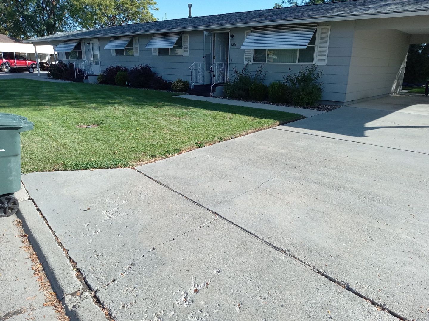 Ontario Apartment: 1214  & 1216 SW 11th Street