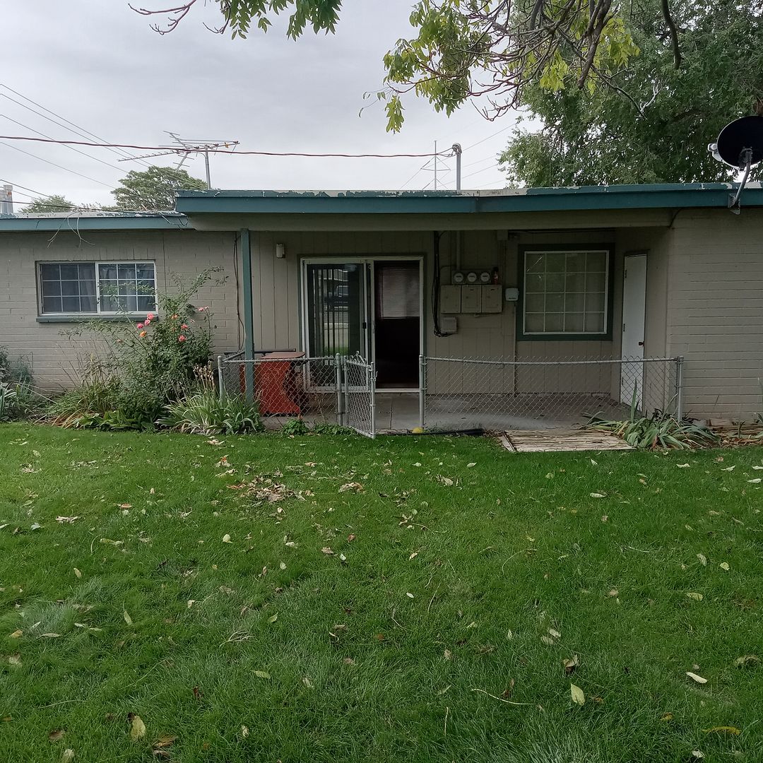 Ontario Apartment: 963, 971 & 983 W. Idaho Avenue