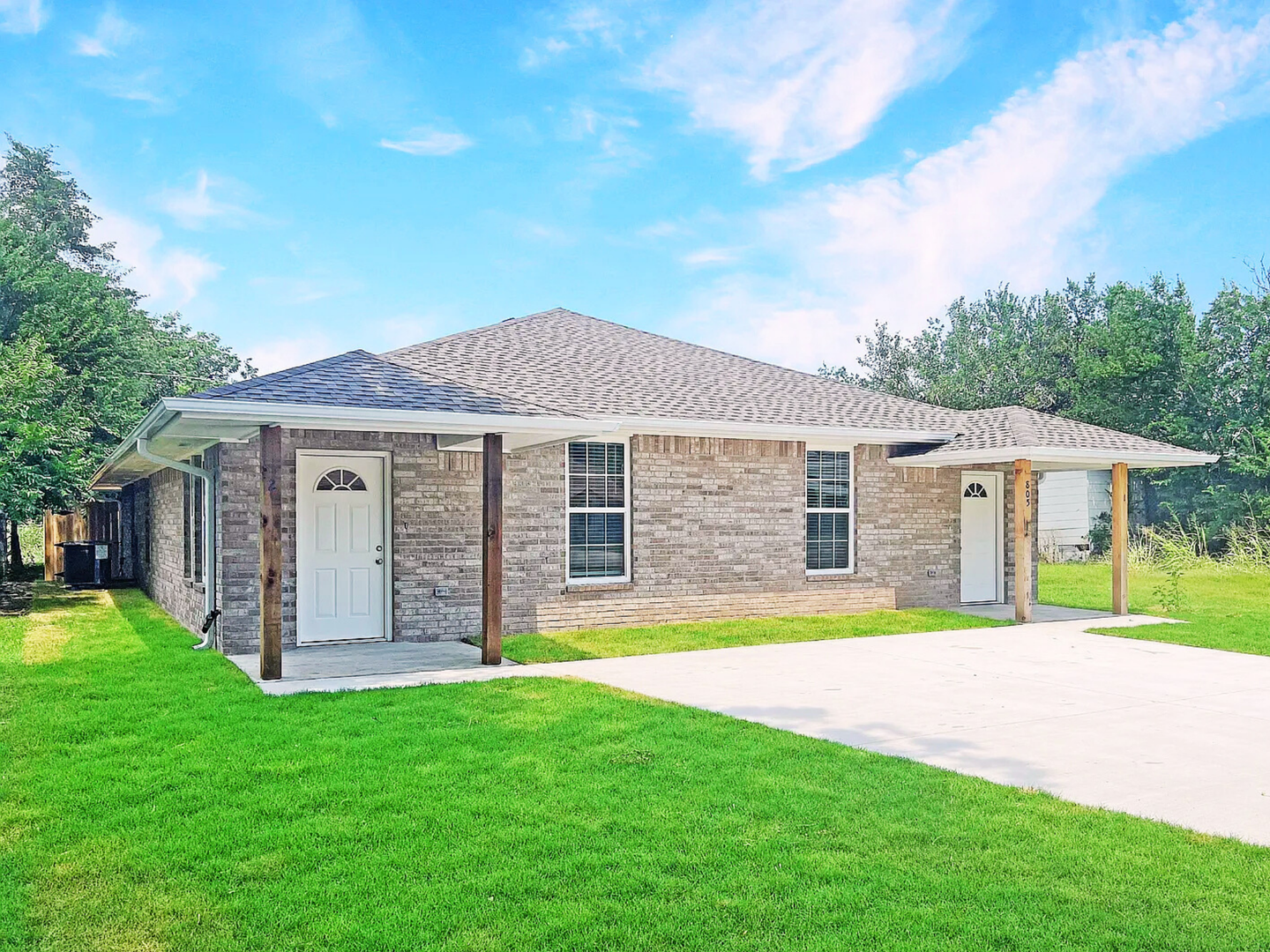 Lawton House: 2114 Charles Whitlow Ave