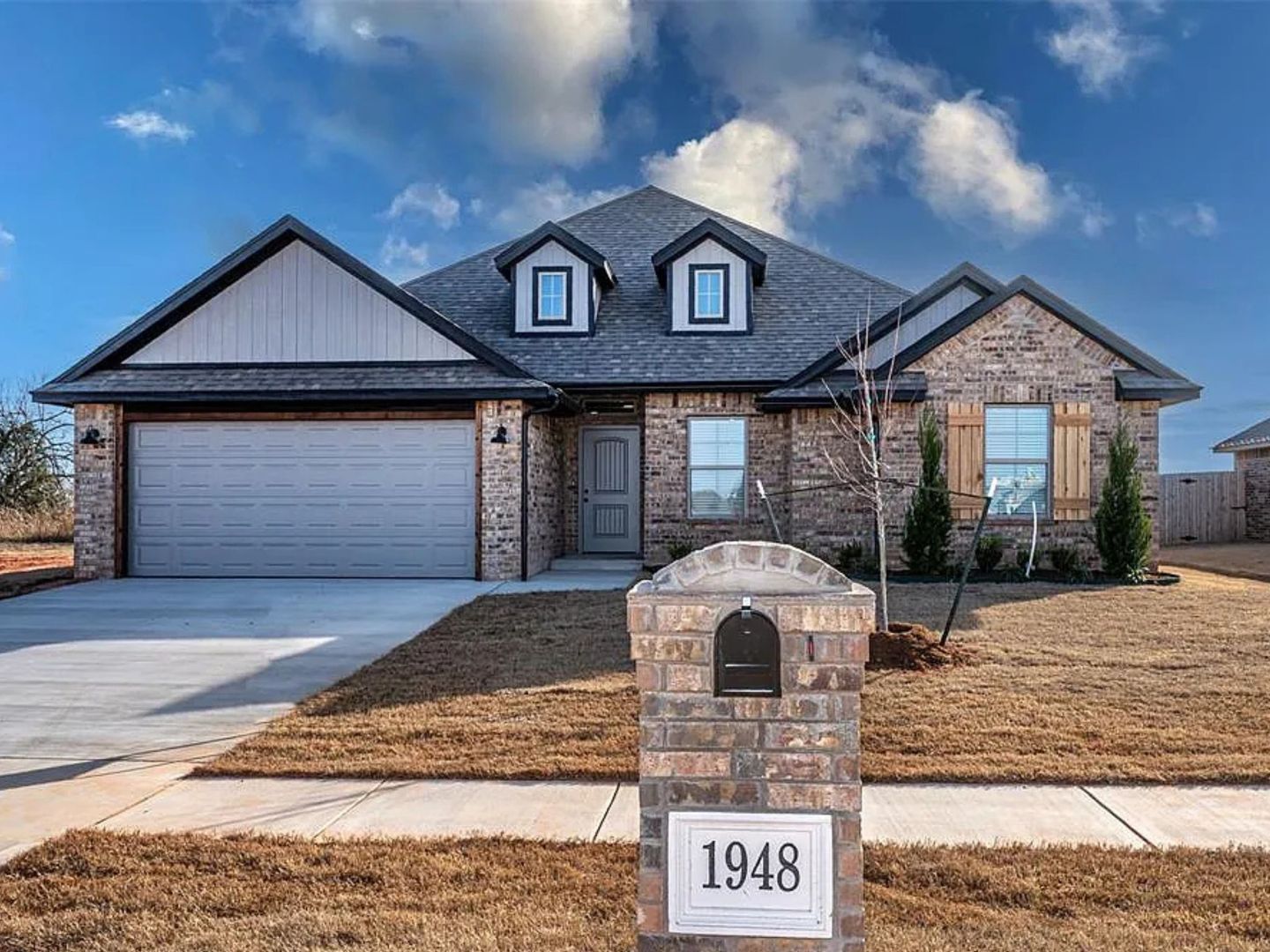 Mustang House: 1948 W Crossbow Way