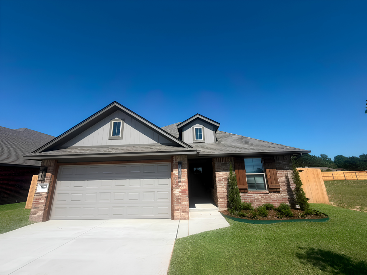 Yukon House: 1920 Meadow Brook Rd