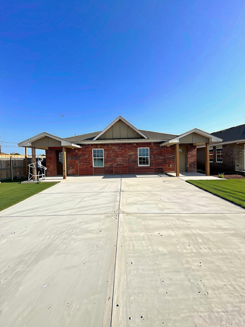 Lawton House: 1411 SW Bishop Rd