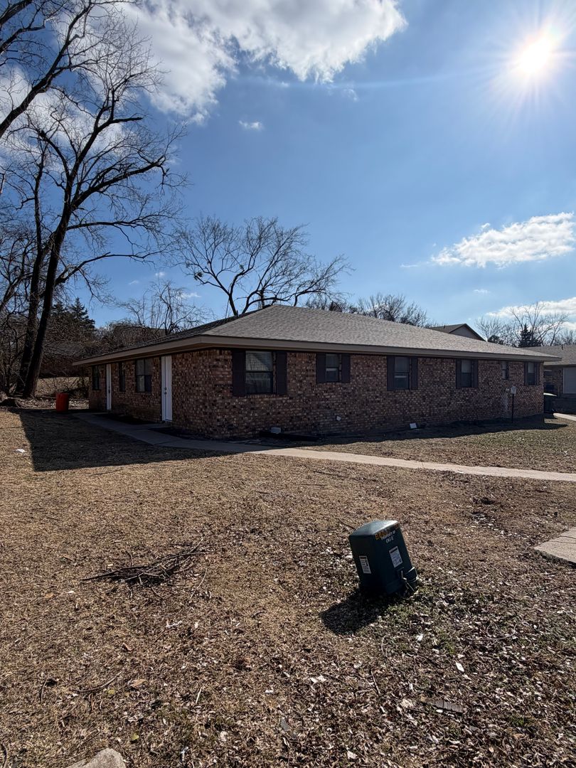 ada Apartment: 2619 oakhurst drive