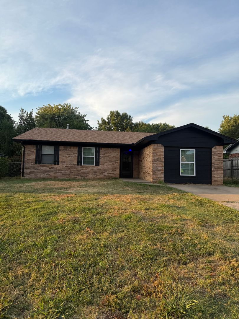 ada House: 2128 meandering way
