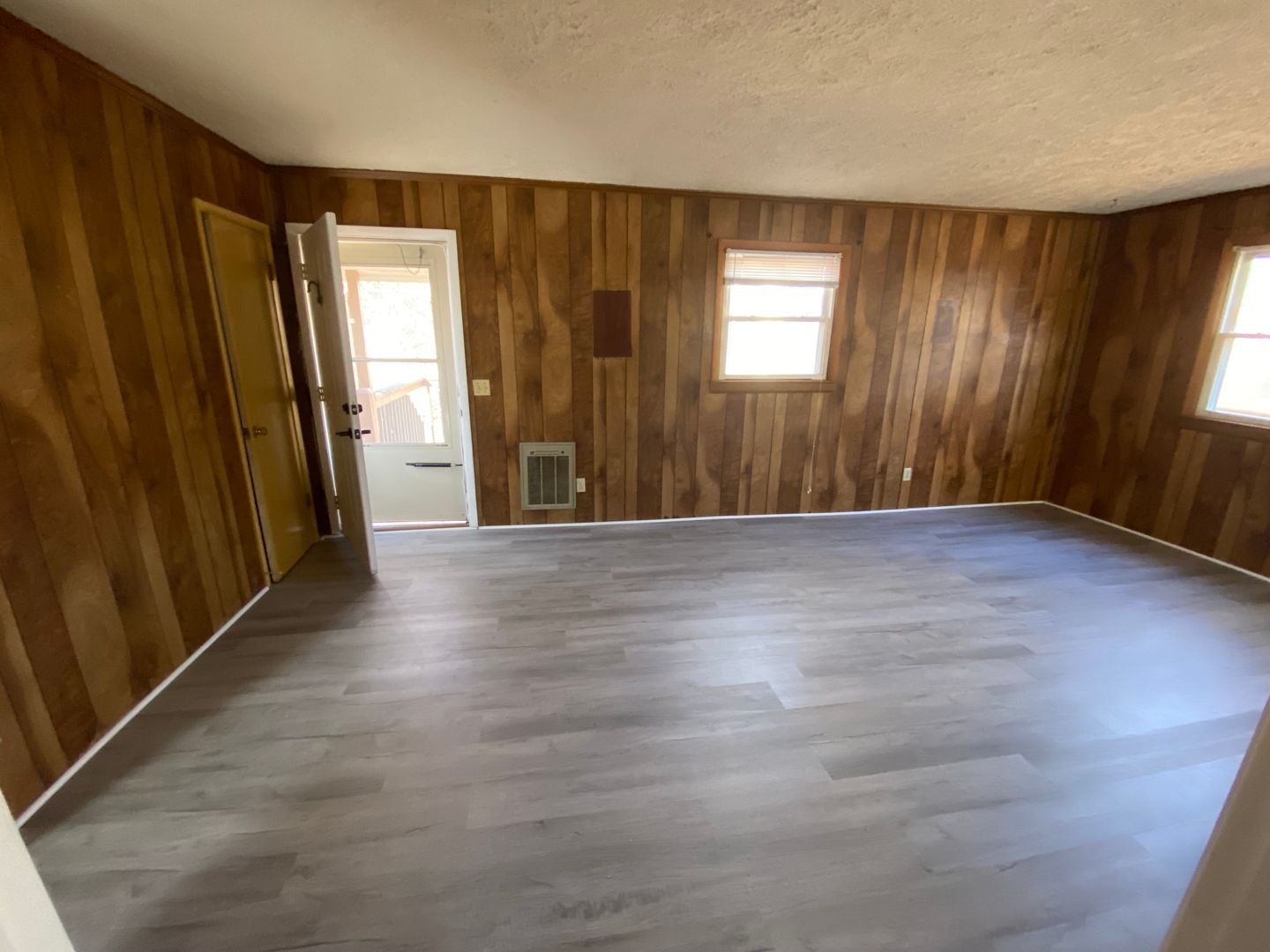 Whittier House: 39 Warbler Ln