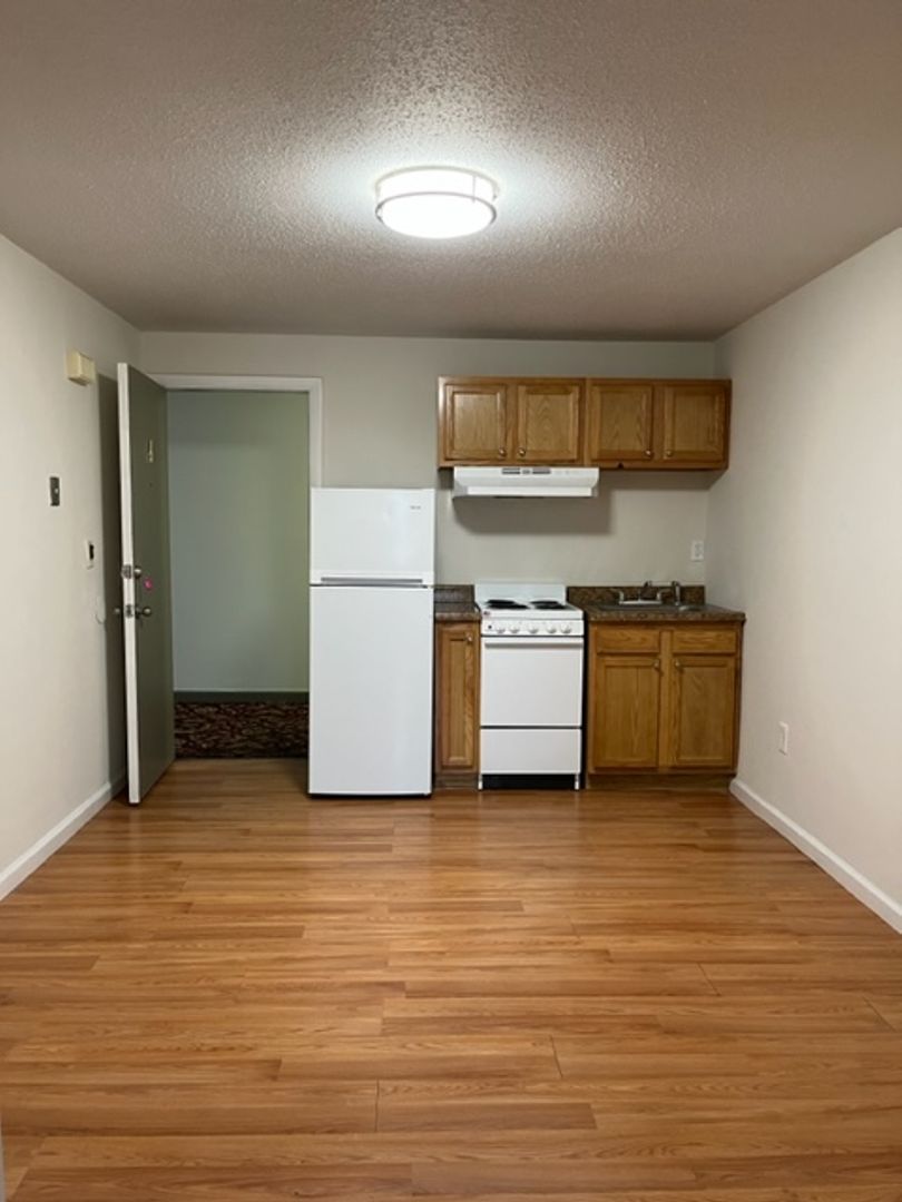 New Britain Apartment: 145 Whiting St.