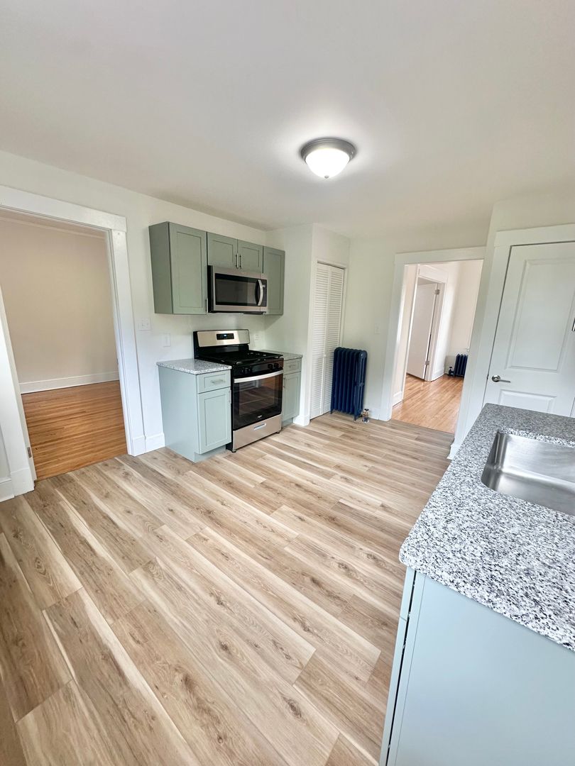 New Britain Apartment: 90 Monroe St