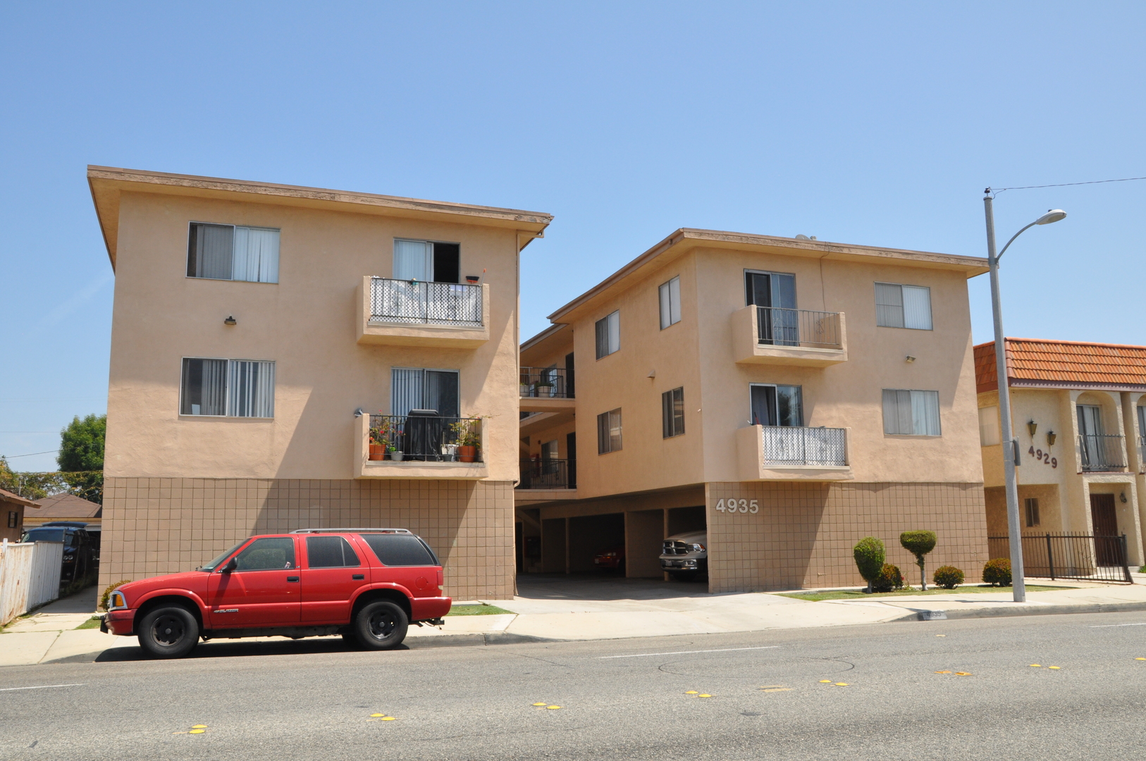 Hawthorne Apartment: 4935 W. 120th Street