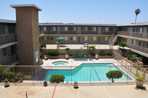HUGE 2 bedroom 2 Bath!! Must see!! – photo 1