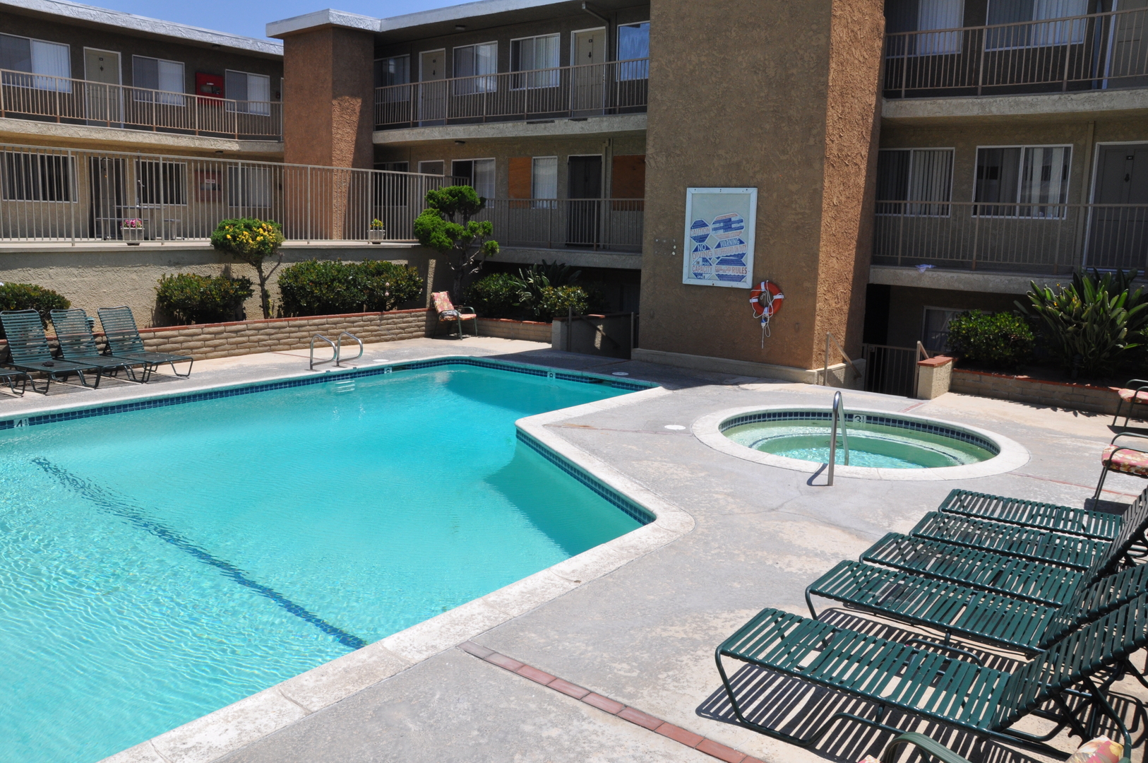 Hawthorne Apartment: 13750 Lemoli Avenue