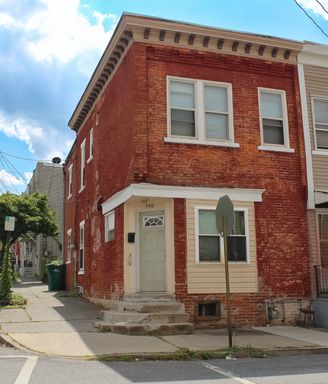 3 Bedroom-1 Full Bath End Unit – photo 1