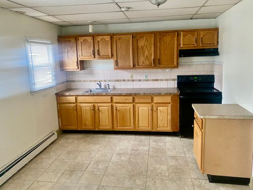 Spacious 1 Bedroom - 1 Full Bath First Floor Apartmnent located in South Bethlehem