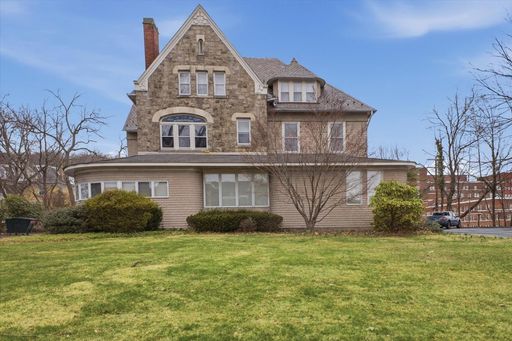 Charming One-Bedroom Apartment Available in Fountain Hill near St Luke's Fountain Hill Campus!
