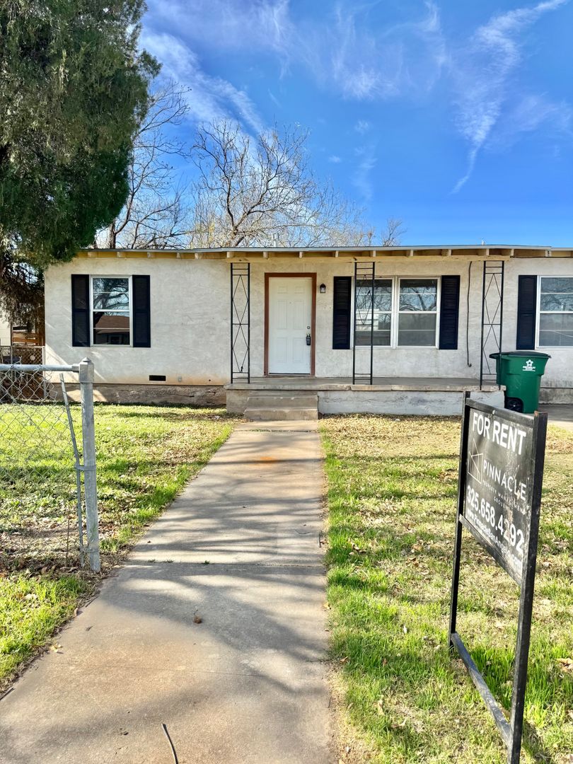 San Angelo House: 1305 Richard St