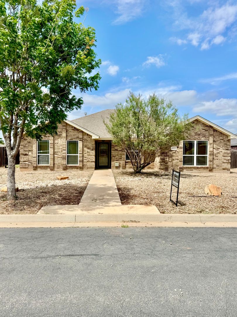 San Angelo House: 4925 Scarlett Oak