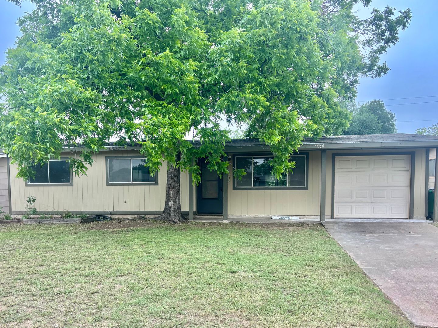 San Angelo House: 2409 Lakeside Avenue