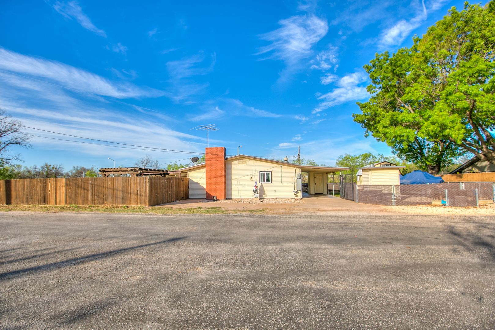 San Angelo House: 1510 Loop Dr