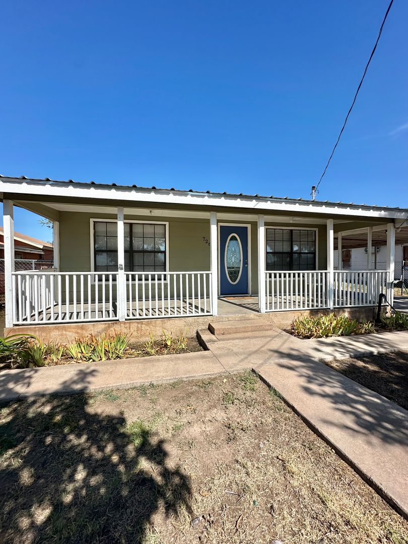 San Angelo House: 726 Rust St