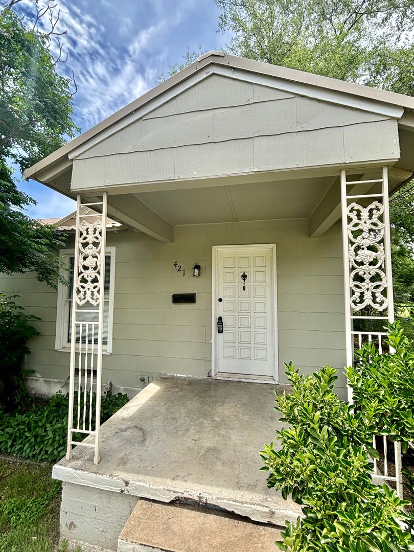 Now Available - Charming 2-Bedroom Duplex in Santa Rita! Yard Maintenance Included!