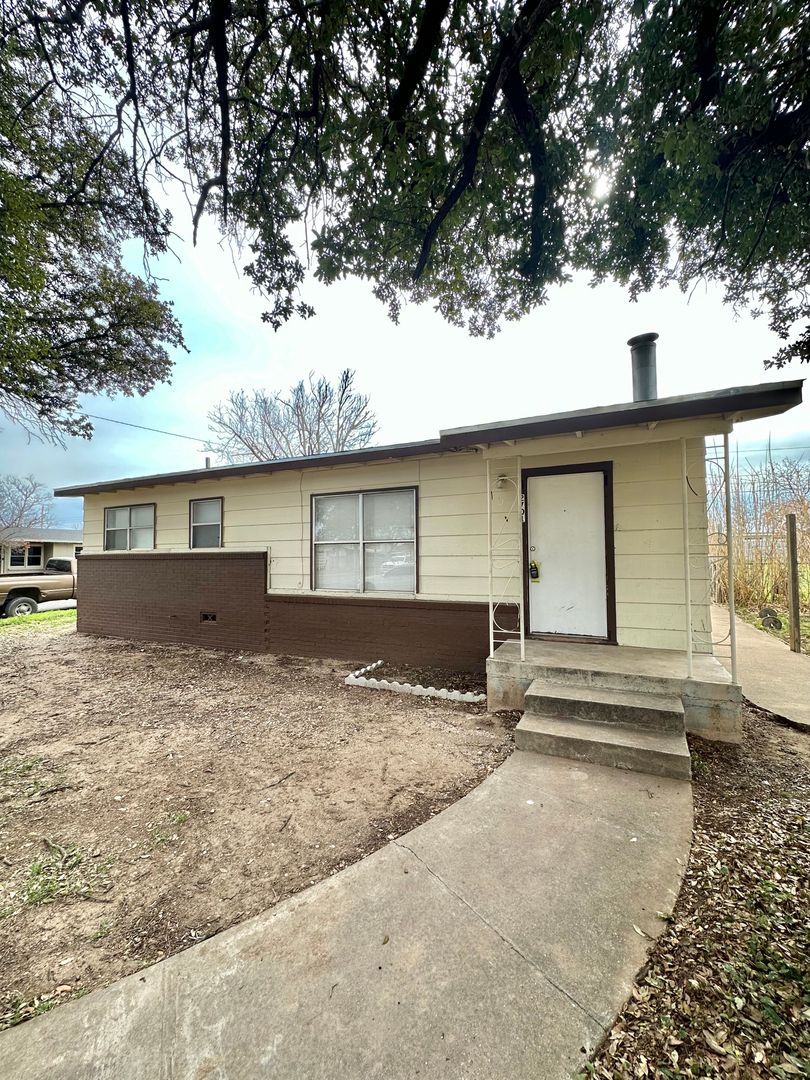 San Angelo House: 2701 Raney