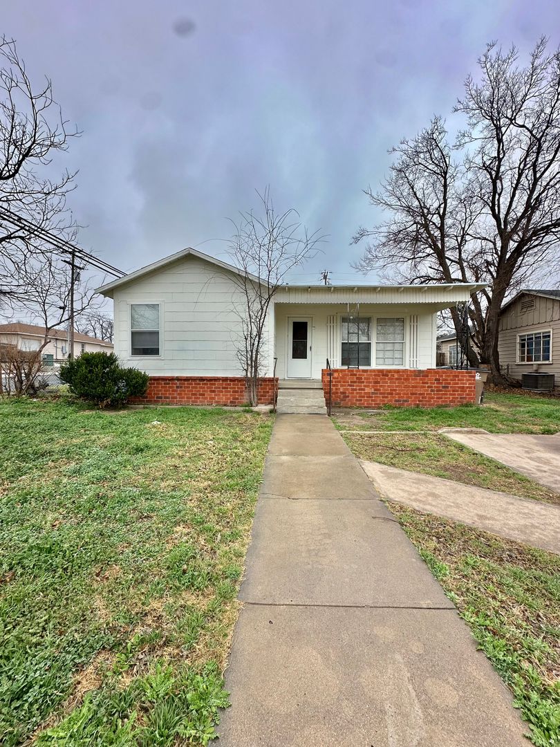San Angelo House: 2101 North St