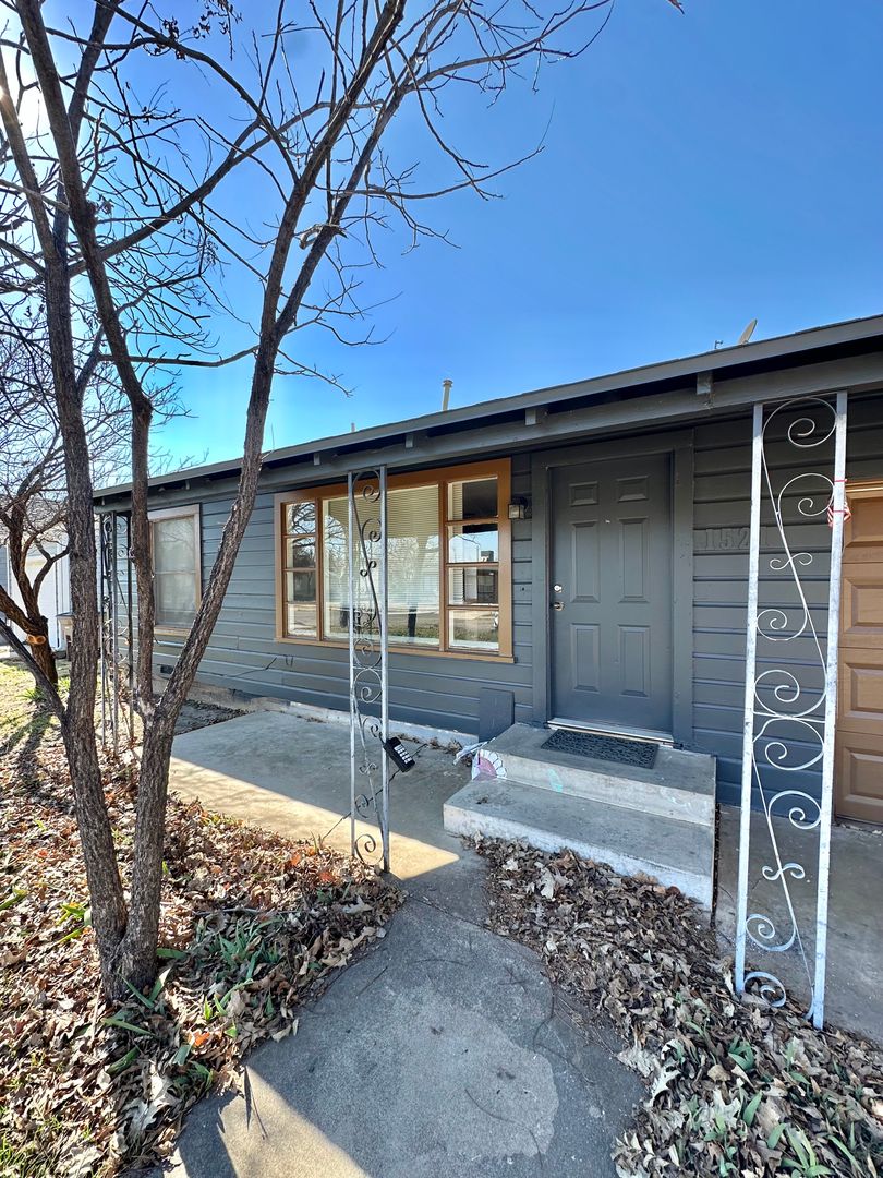 San Angelo House: 1521 Kenwood