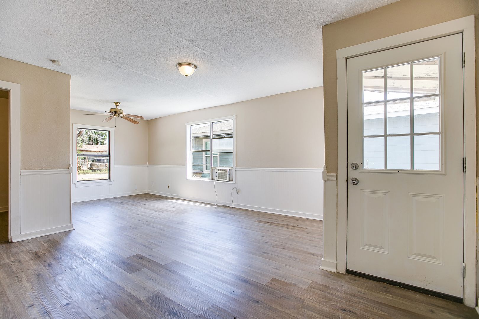 San Angelo House: 132 E 11th St