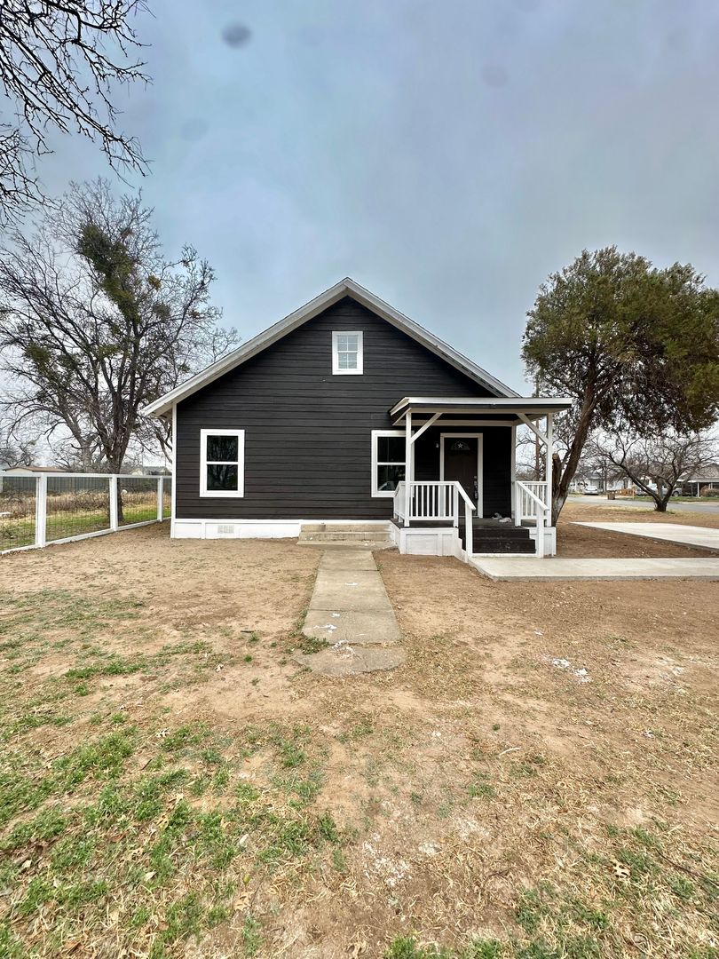 San Angelo House: 1320 Orient St