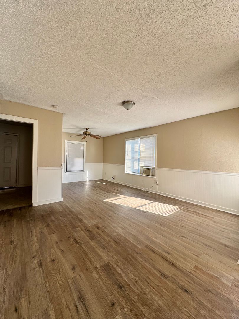 San Angelo House: 132 E 11th