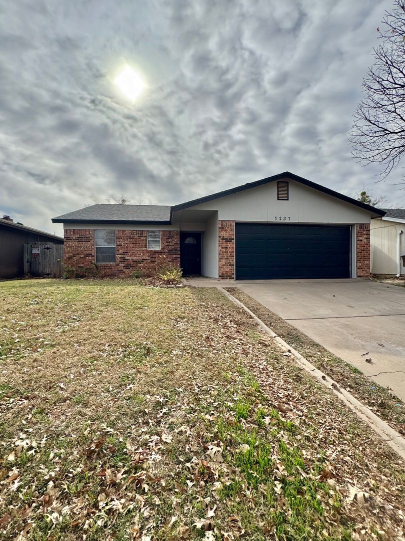 San Angelo House: 1237 Tres Rios Drive