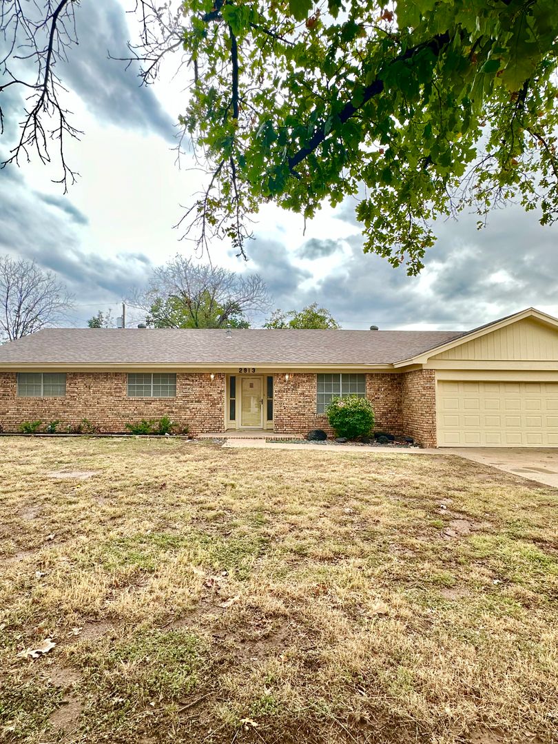 San Angelo House: 2913 Oak Forest Dr