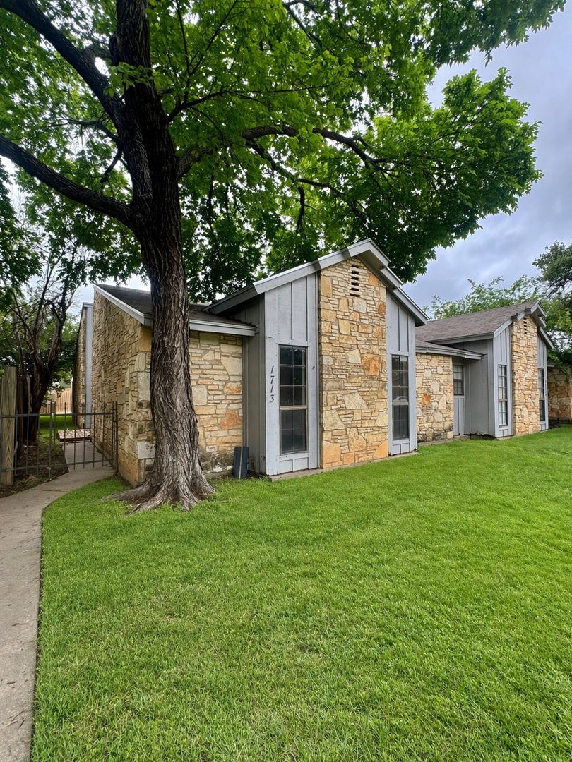 San Angelo House: 1715 Utah