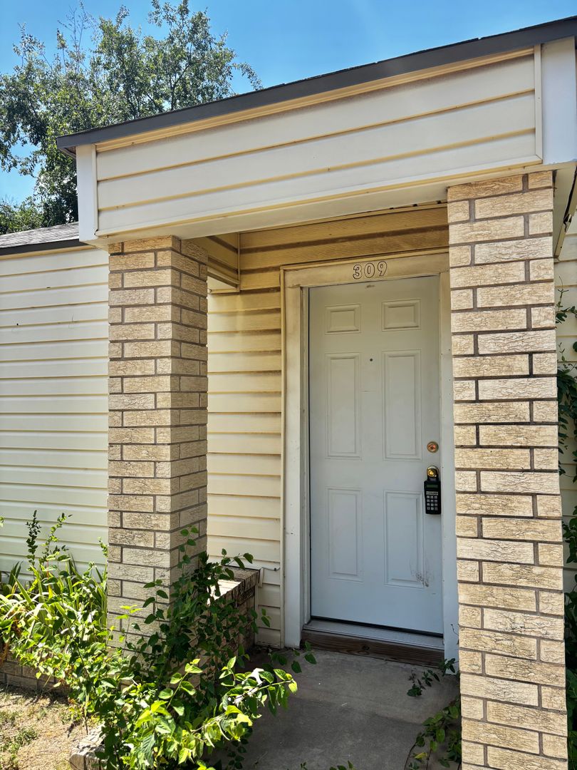 San Angelo House: 309 N. Howard St.