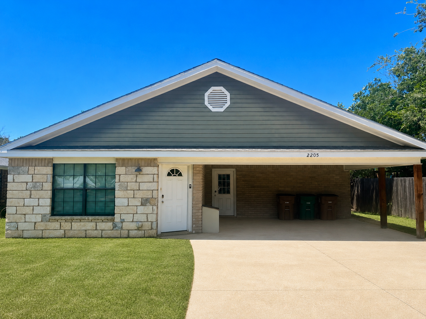 San Angelo House: 2205 S Johnson St