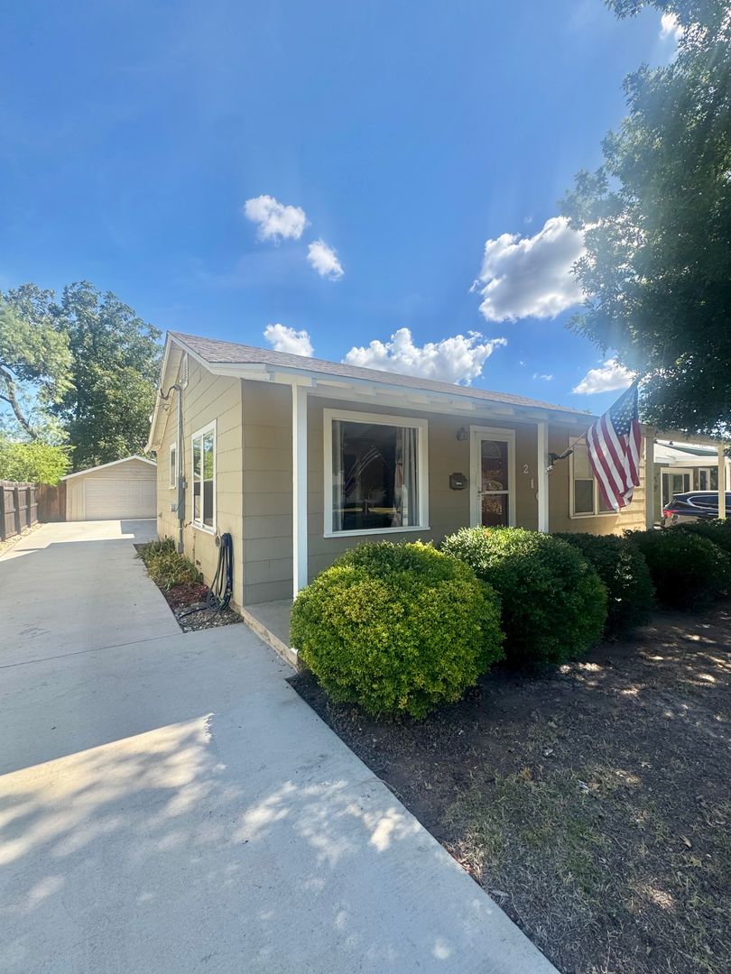 NOW AVAILABLE - 4 Bedroom + 3 Bathroom Home in Central San Angelo!!