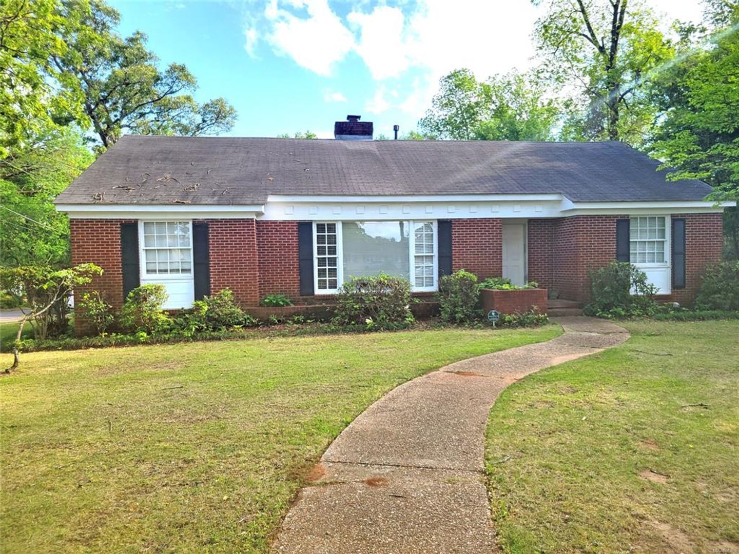 Montgomery House: 4066 Wares Ferry Road
