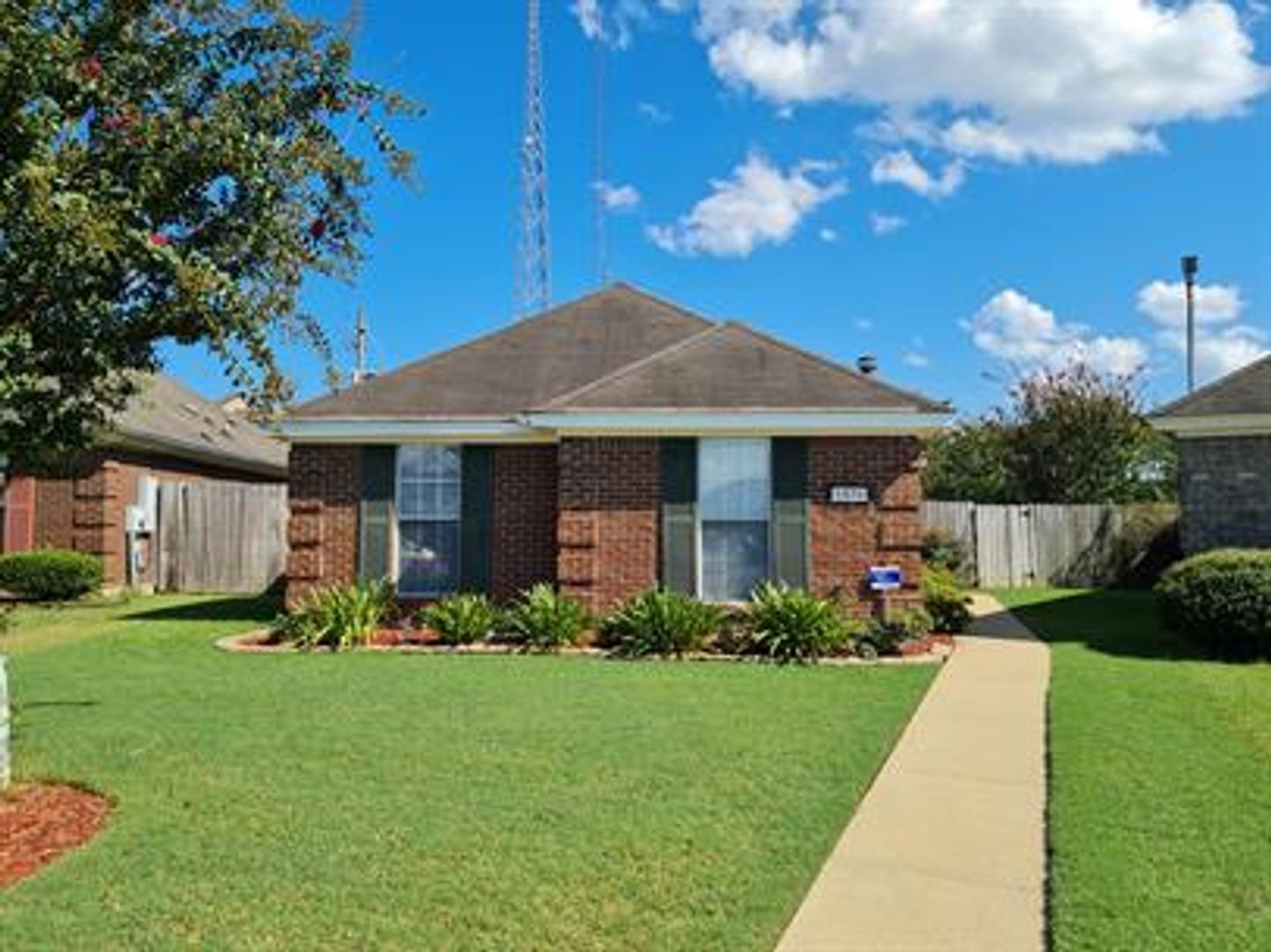 Montgomery House: 1576 Hallwood Lane