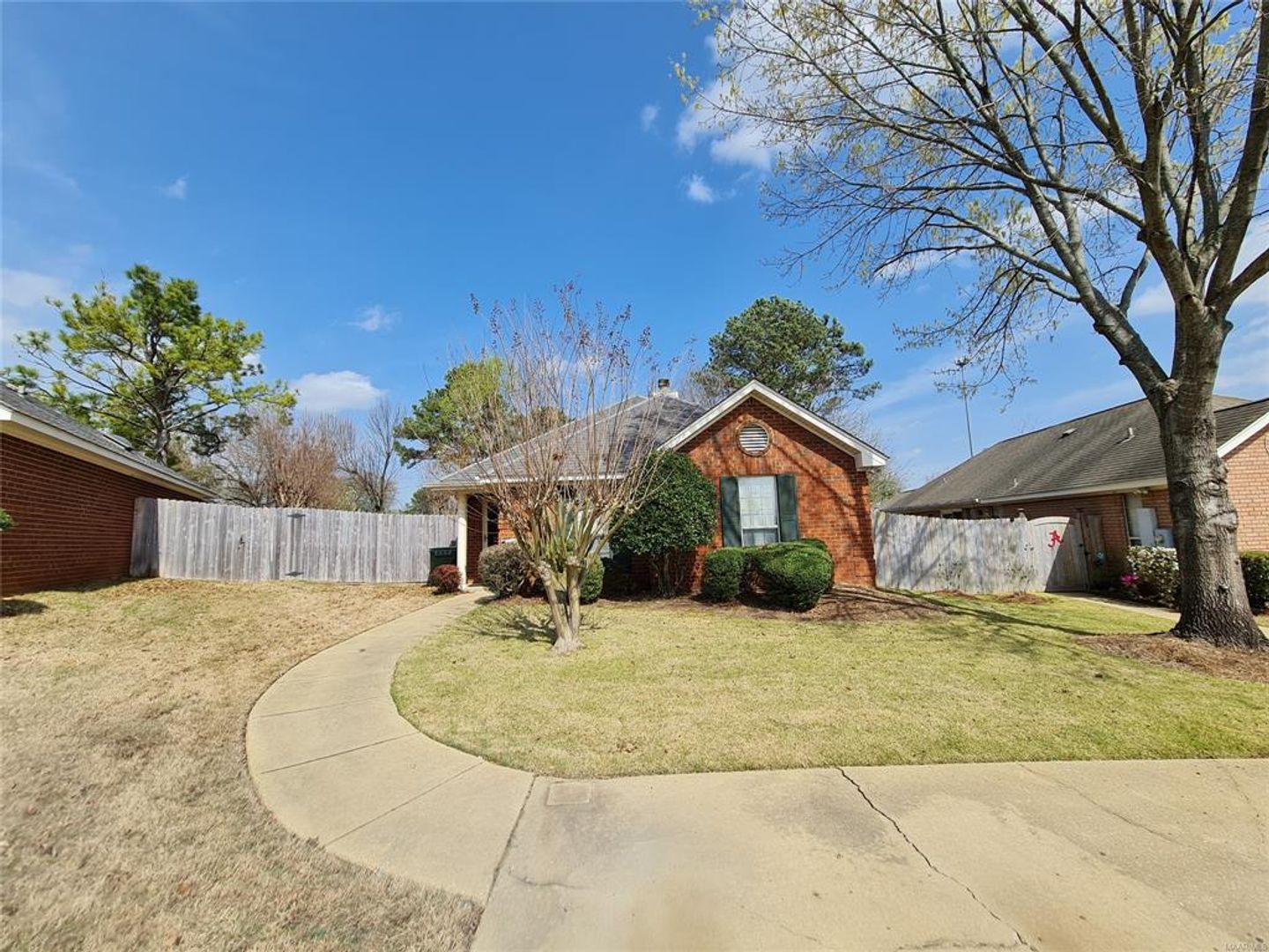 Montgomery House: 6604 English Oak Court