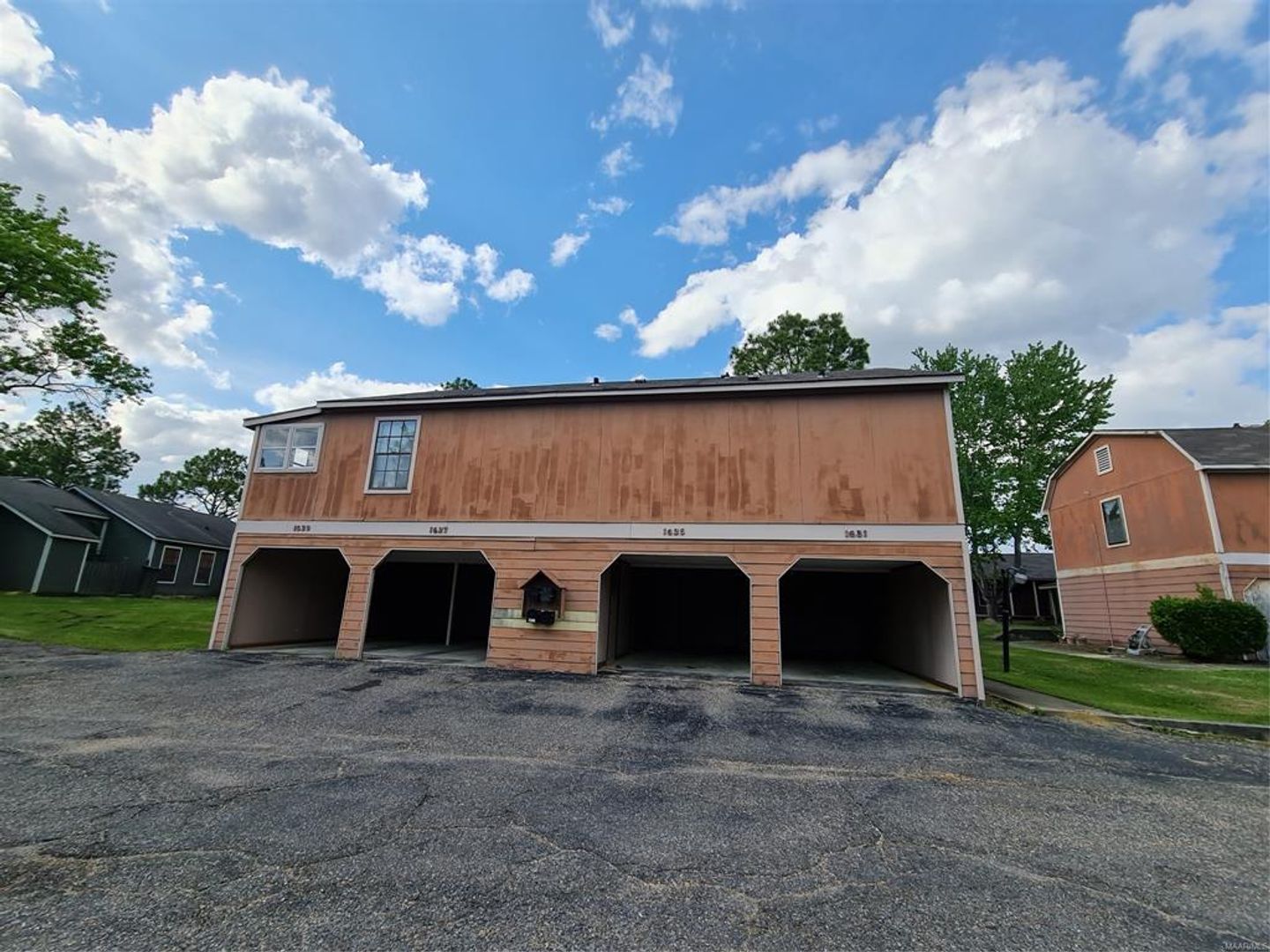 Montgomery Condo: 1625 East Trinity Boulevard - 1