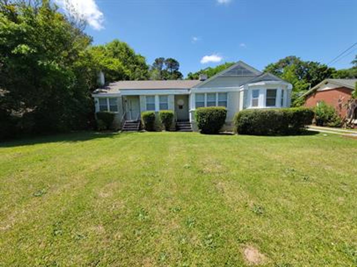 Montgomery Apartment: 7 Calhoun Road