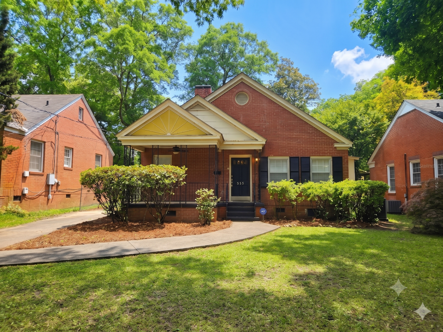 Montgomery House: 555 Morningview
