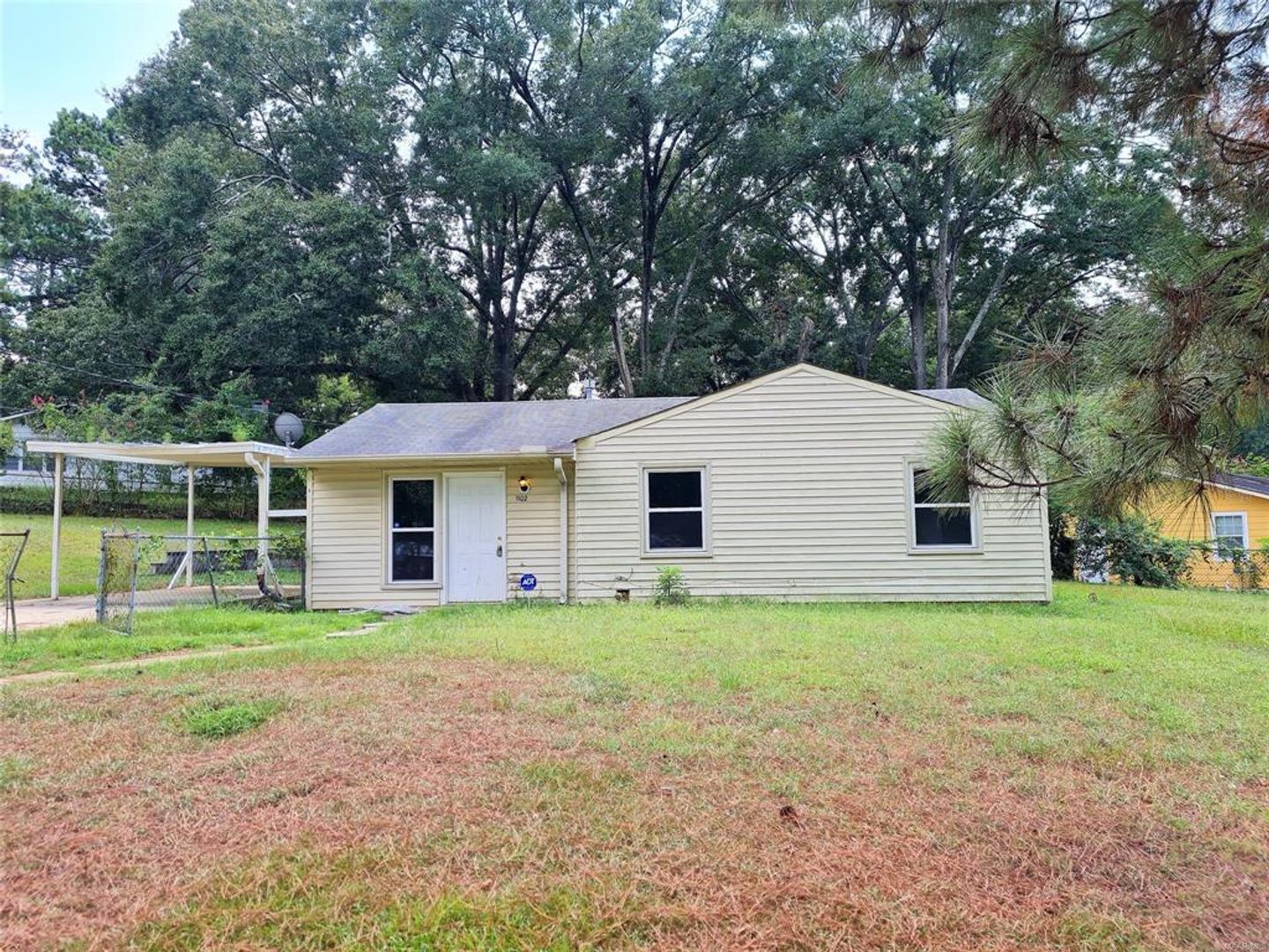 Montgomery House: 1102 Jameswood Court