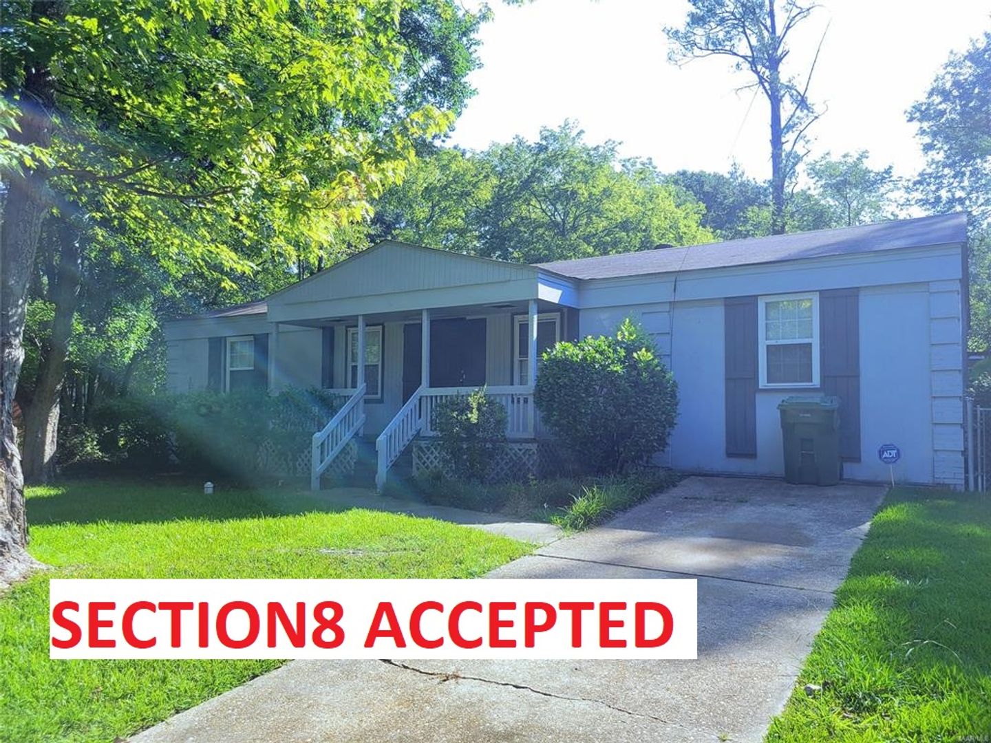 Montgomery House: 1135 Lombard Drive