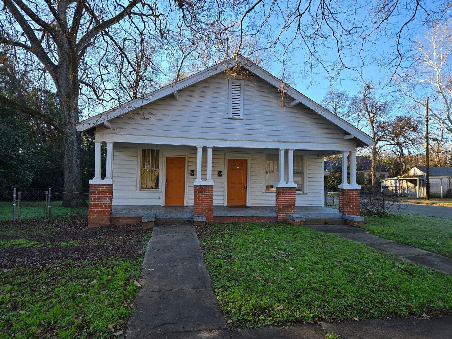 Montgomery Apartment: 2300-2302 Plum Street