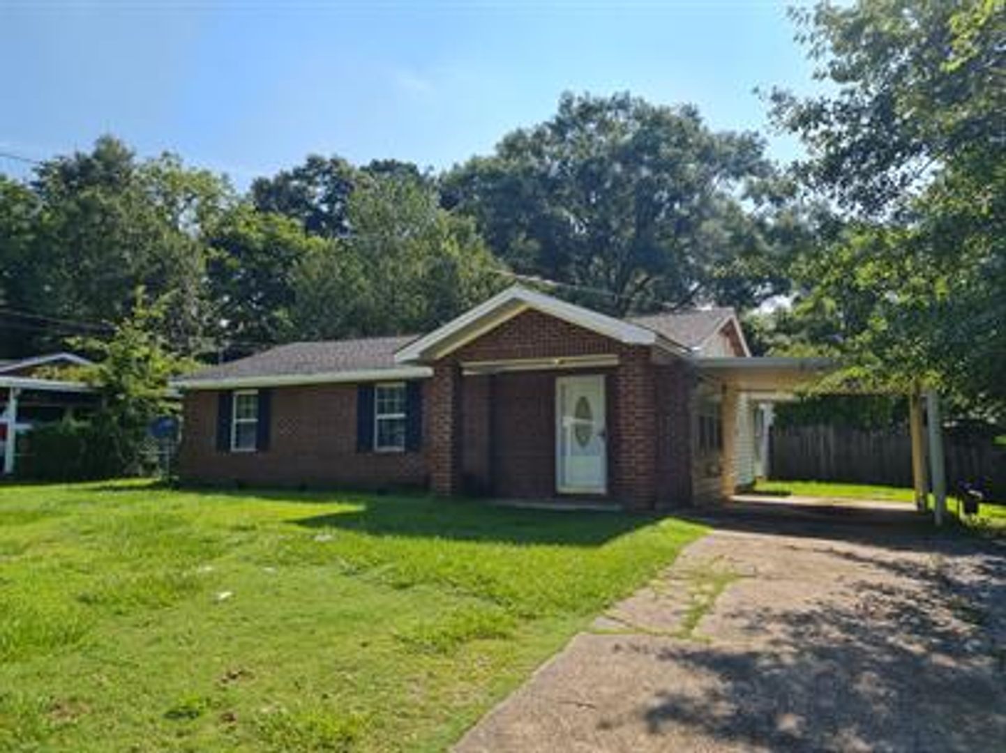 Montgomery House: 1163 Cottondale Road