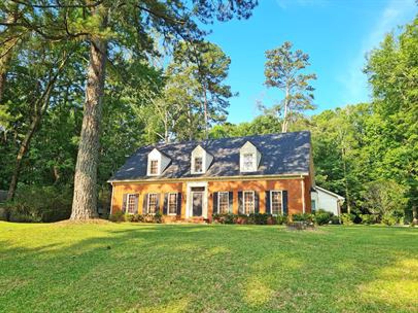 Montgomery House: 6474 Halcyon Drive
