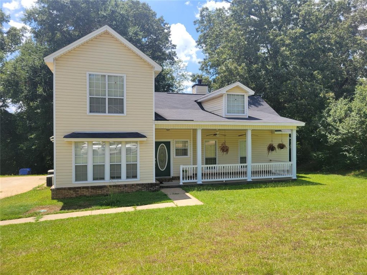 Prattville House: 1210 Mill Village Lane