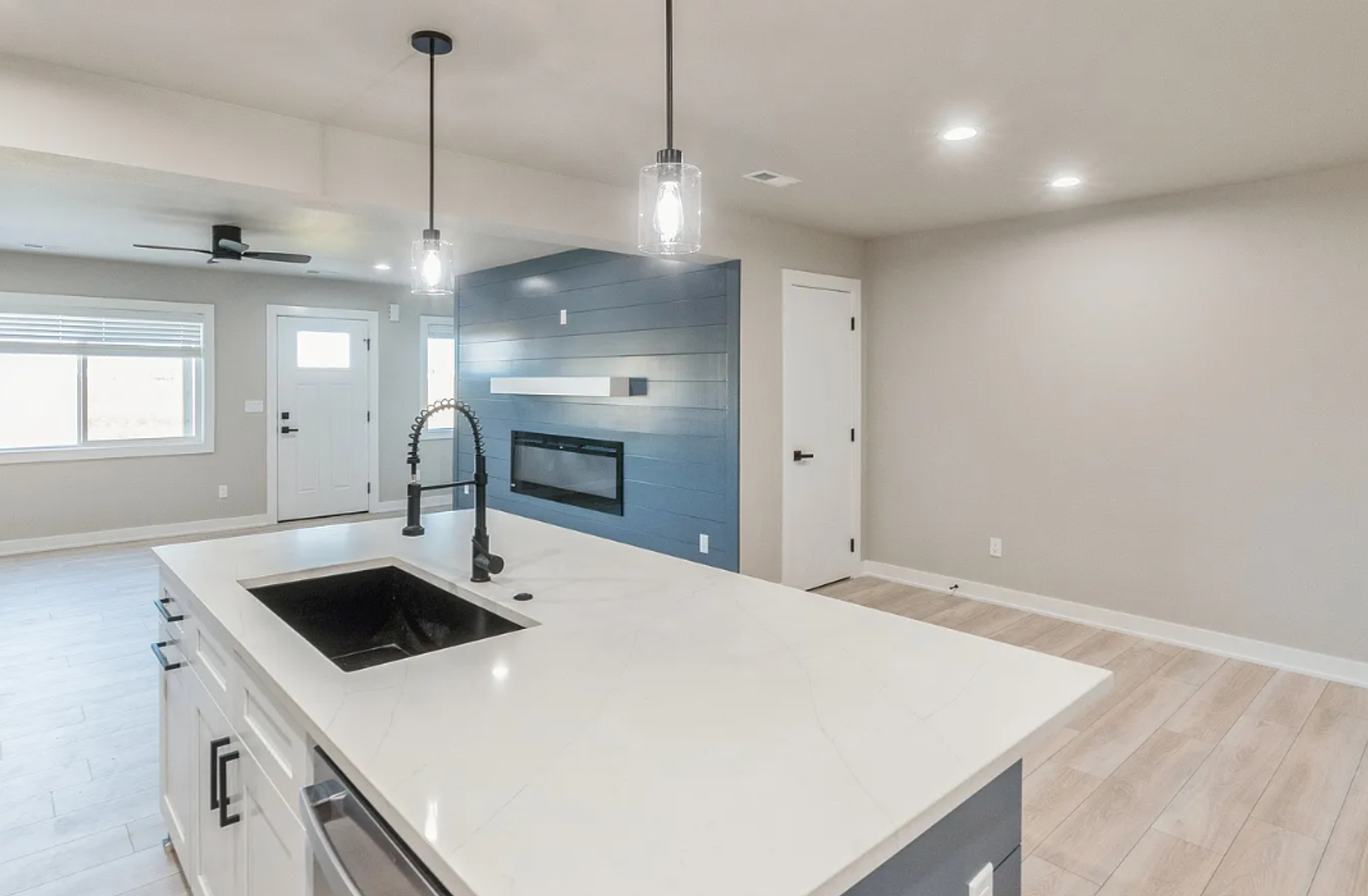 Urbandale Apartment: 14210 Springbrook Trail