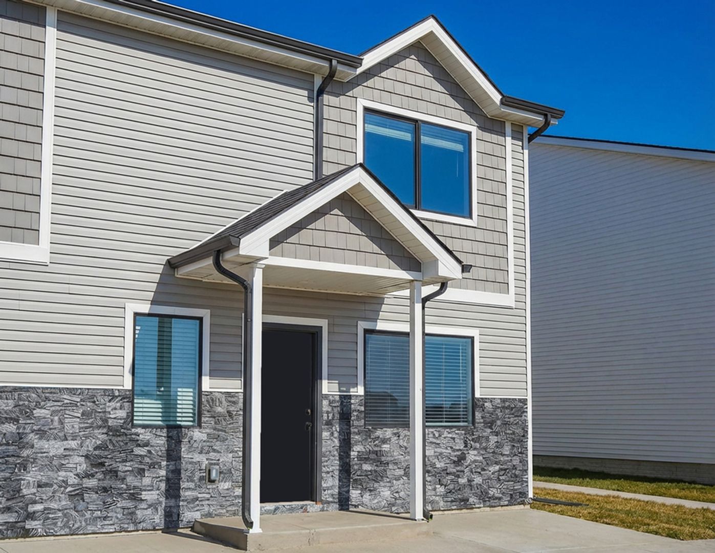 Urbandale Apartment: 14214 Springbrook Trl