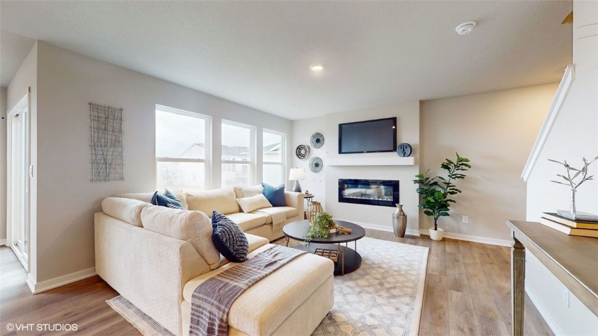 Urbandale Apartment: 4783 172nd St